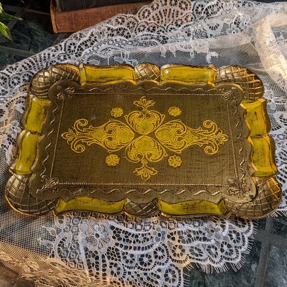 9" x 11" Vintage Italian Florentine Gold Gilt Decorative Wooden Serving Tray - Picture 2 of 10